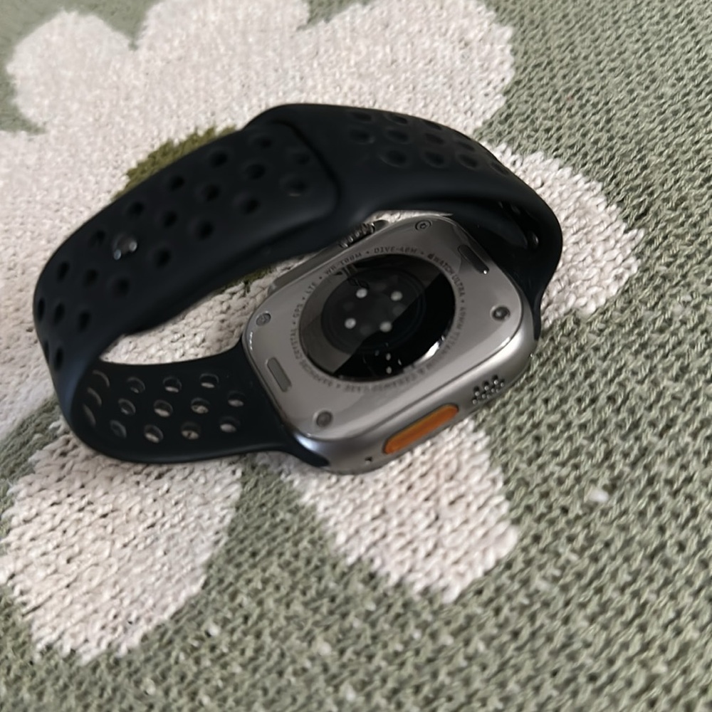 Ultra Apple Watch - Picture 2 of 4